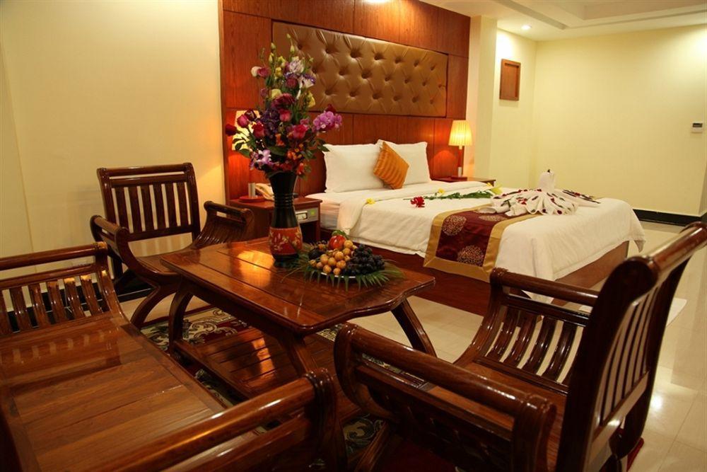Huang Ting Hotel พนมเปญ ภายนอก รูปภาพ