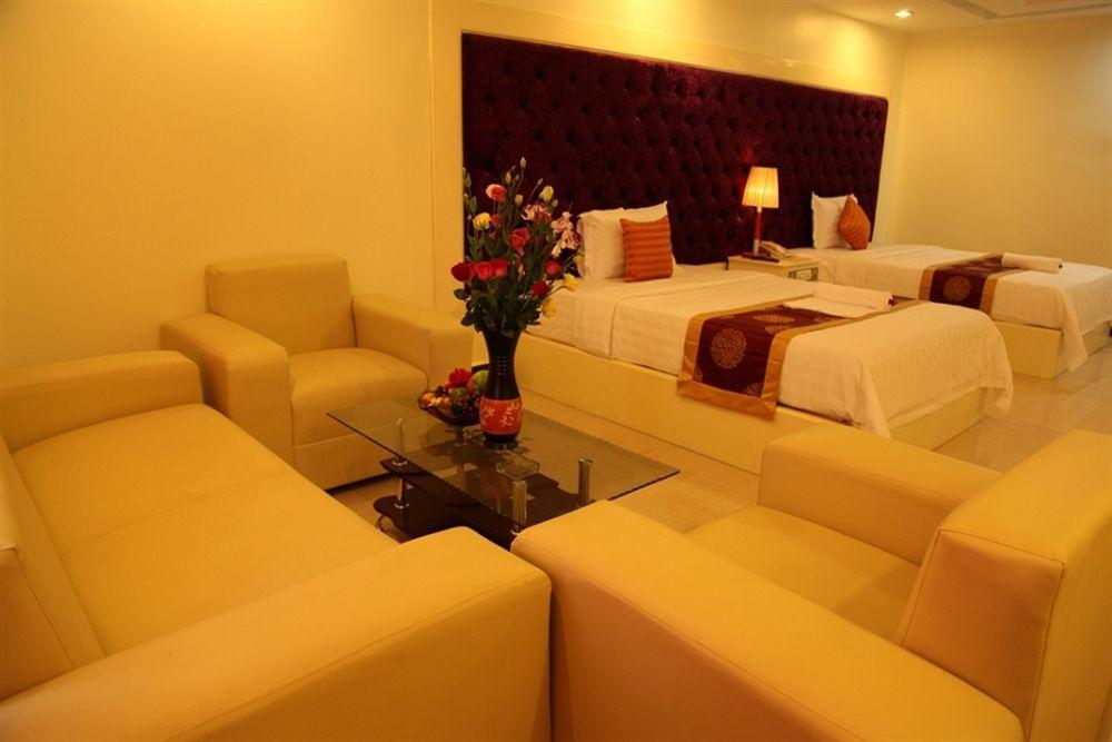 Huang Ting Hotel พนมเปญ ภายนอก รูปภาพ