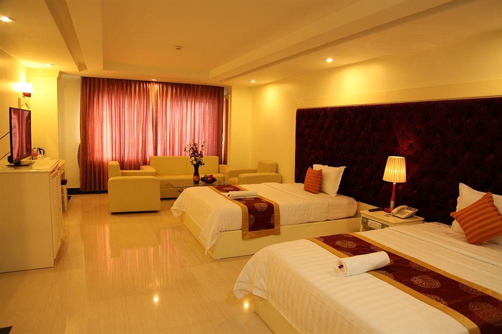 Huang Ting Hotel พนมเปญ ภายนอก รูปภาพ