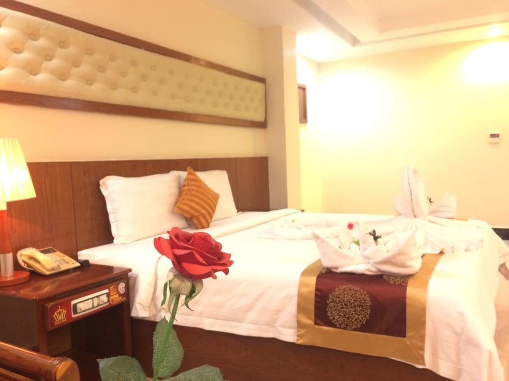 Huang Ting Hotel พนมเปญ ภายนอก รูปภาพ